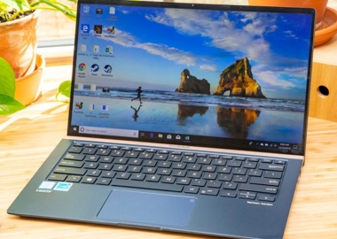 Pin liền laptop có thay được không